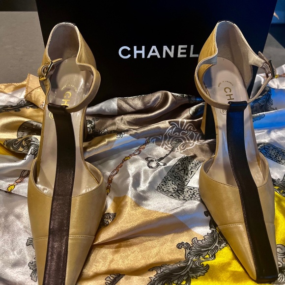 CHANEL High Heel in Beige and Black Smoothie Lamb Leather US 8 - Picture 1 of 7